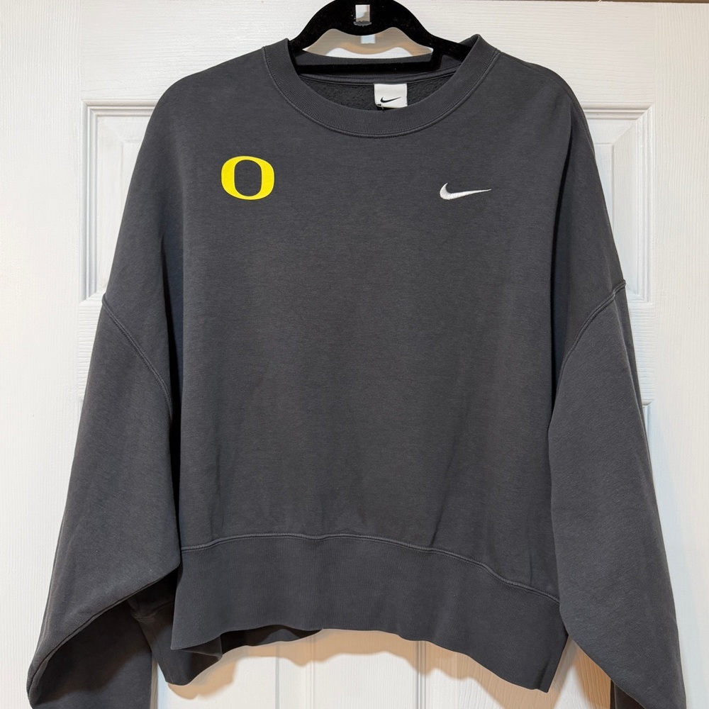WOMEN’S NIKE CROPPED UNIV. OF OREGON SWEATSHIRT — M